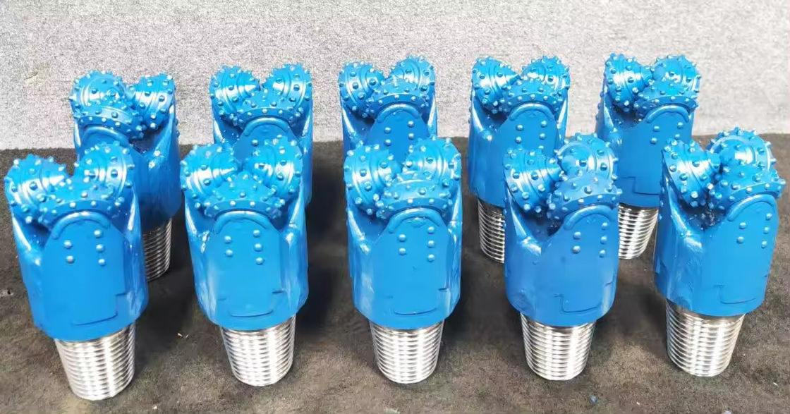 Tricone Bit Ağırlığı 2-3/8 API Reg Thread Petrol Buhranı İçin Tricone Rol Bitleri