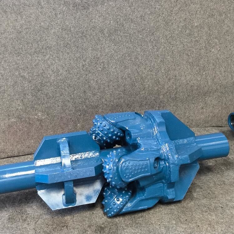 Çin Fabrikası PDC Bit Tricone Bit Kuyu Kuyruklama için Kaya Delik Açıcı