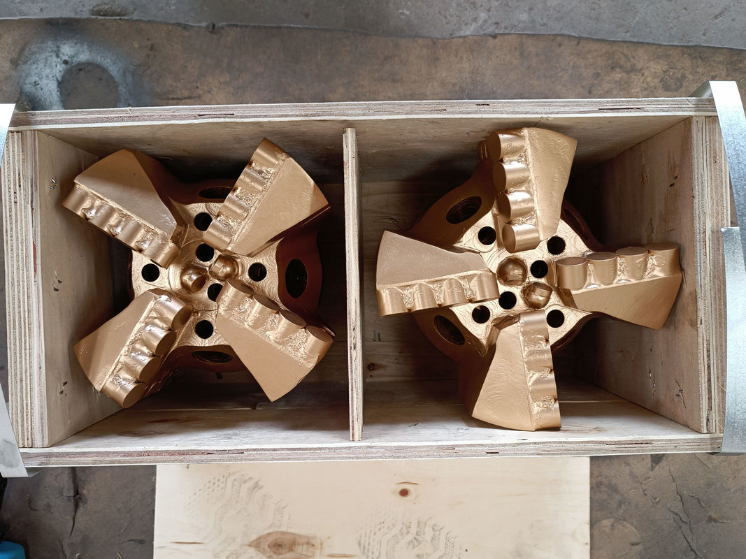 Kaldırıma dayanıklı alaşımlı çelik yuvarlak sürükleme parçaları sistemi orta sondaj oluşumu için