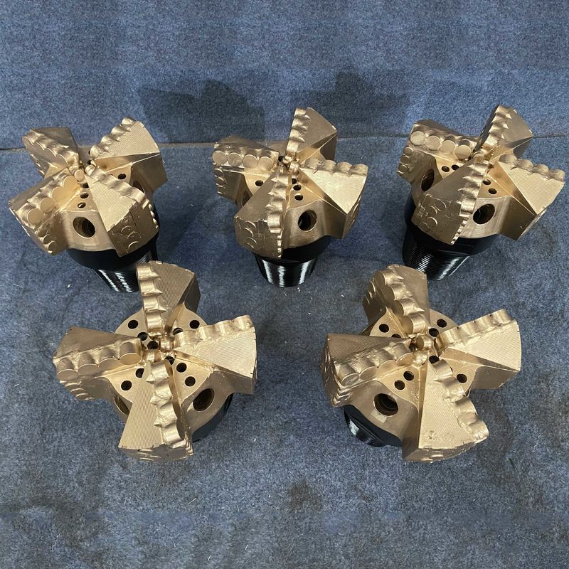 Kaldırıma dayanıklı alaşımlı çelik yuvarlak sürükleme parçaları sistemi orta sondaj oluşumu için