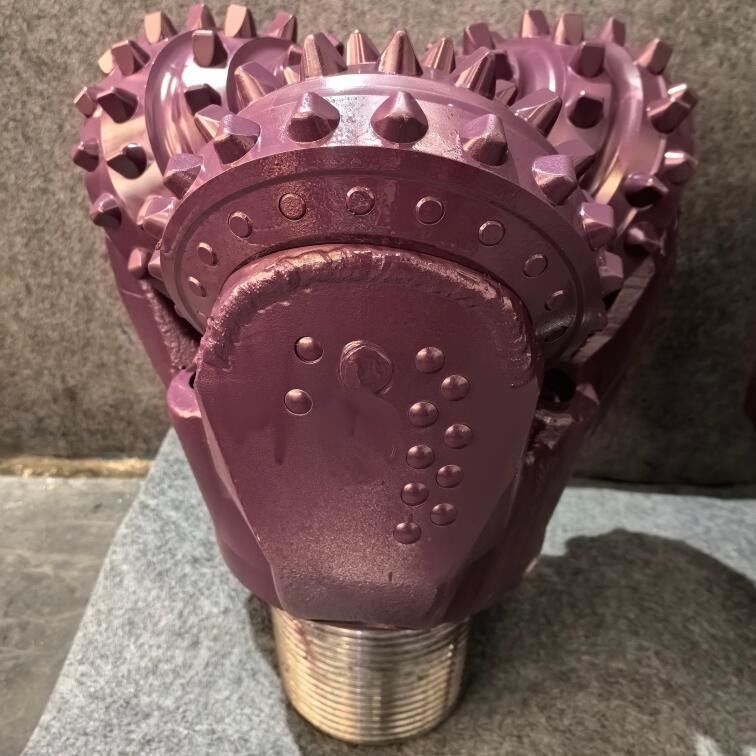 Karbid kauçuk mühürlü yataklı Tricone rulo parçaları petrol ve gaz için ve su kuyusu sondajı için