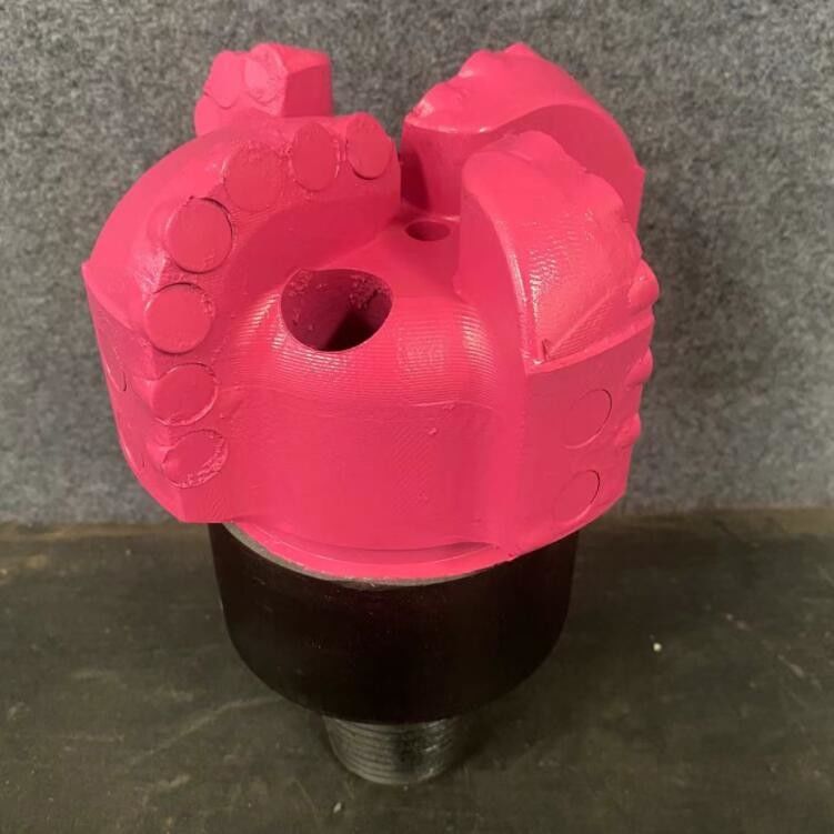 Çin'de yapılmış yüksek kaliteli yumuşak orta sert oluşum PDC kaya parçası