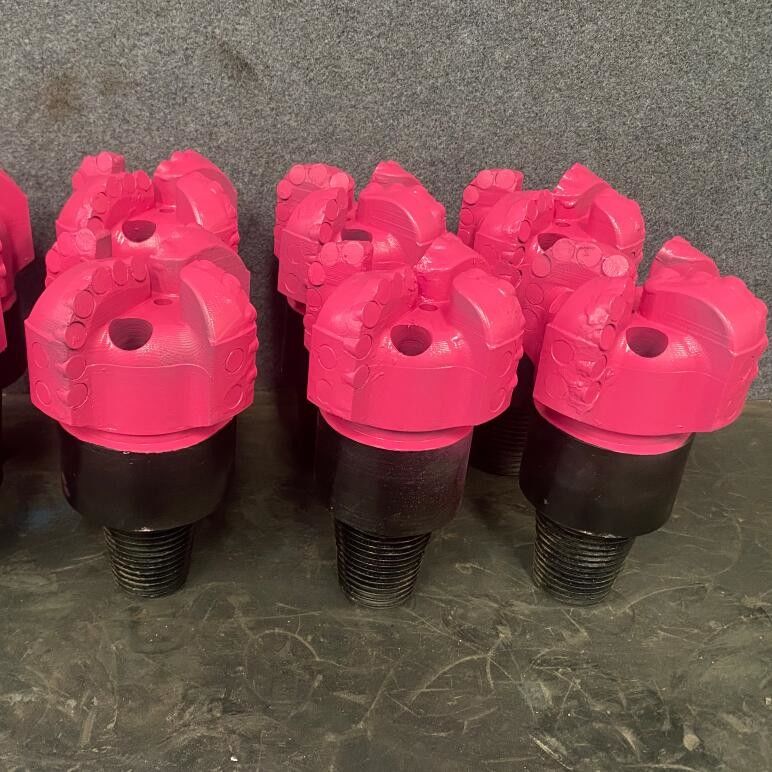 Çin'de yapılmış yüksek kaliteli yumuşak orta sert oluşum PDC kaya parçası