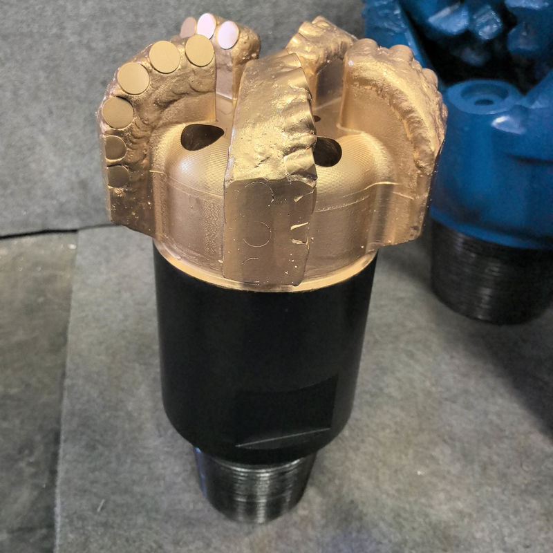 Gas ve su kuyusu delme için özelleştirilebilir boyut 98mm ile 3593.7mm arası alaşımlı çelik PDC matkapları