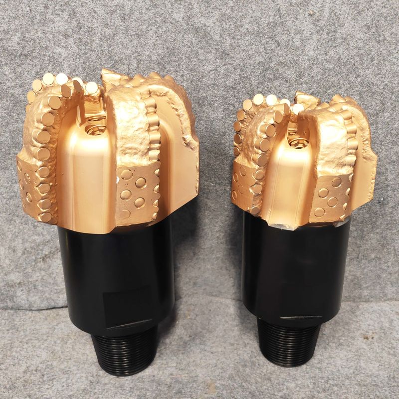Gas ve su kuyusu delme için özelleştirilebilir boyut 98mm ile 3593.7mm arası alaşımlı çelik PDC matkapları