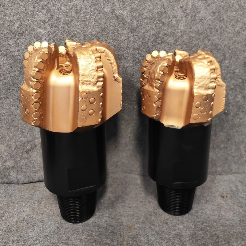 Gas ve su kuyusu delme için özelleştirilebilir boyut 98mm ile 3593.7mm arası alaşımlı çelik PDC matkapları