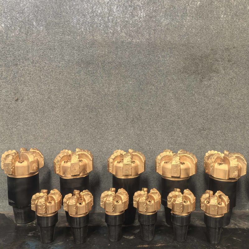 Gas ve su kuyusu delme için özelleştirilebilir boyut 98mm ile 3593.7mm arası alaşımlı çelik PDC matkapları