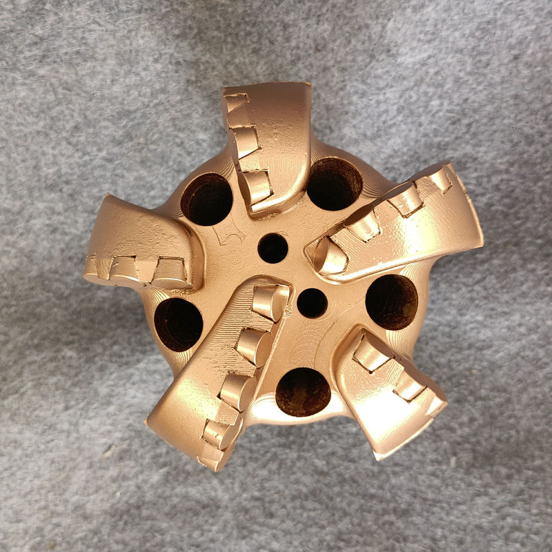 Çelik vücut PDC matkap parçaları 98mm ile 3593.7mm arasında özelleştirilebilir boyutlarla yumuşak ve orta yumuşak formasyon için