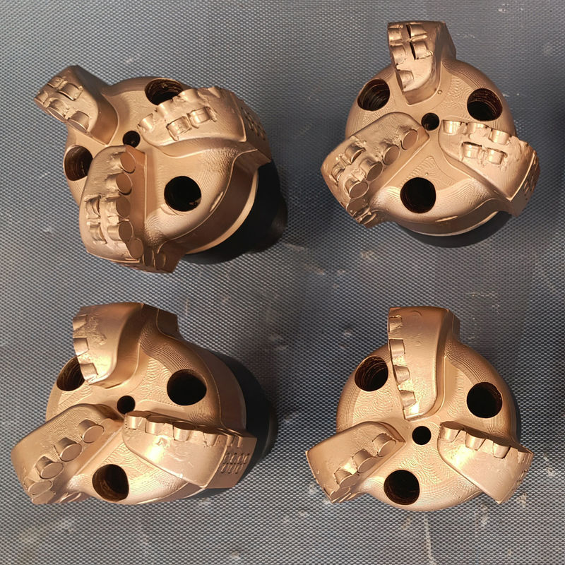 Çelik vücut PDC matkap parçaları 98mm ile 3593.7mm arasında özelleştirilebilir boyutlarla yumuşak ve orta yumuşak formasyon için