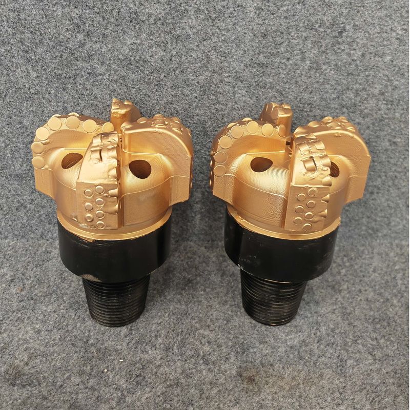 Çelik vücut PDC matkap parçaları 98mm ile 3593.7mm arasında özelleştirilebilir boyutlarla yumuşak ve orta yumuşak formasyon için