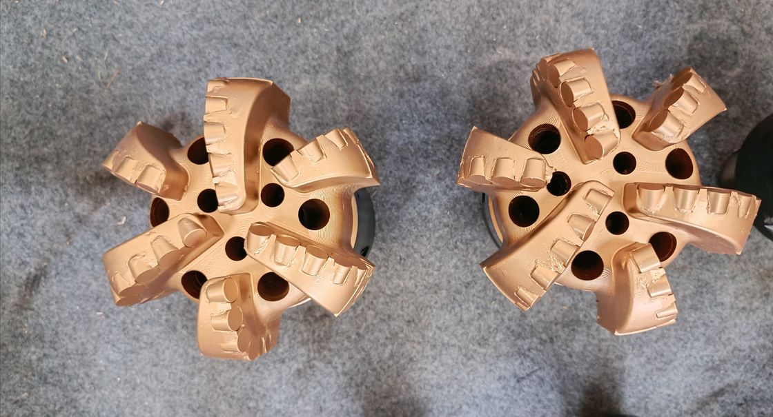 PDC Bits 5 Blades Çelik Diş Tricone Bits Petrol Buhran Araçları Petrol Buhranı için PDC Bit