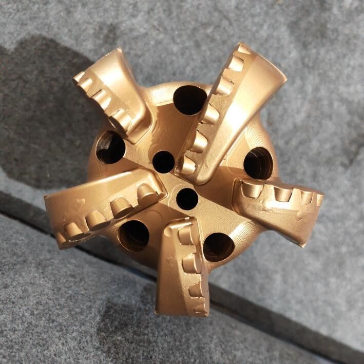 Gas sondajı için hassas mühendislik PDC parçaları çelik gövde Renk Gereksinim olarak