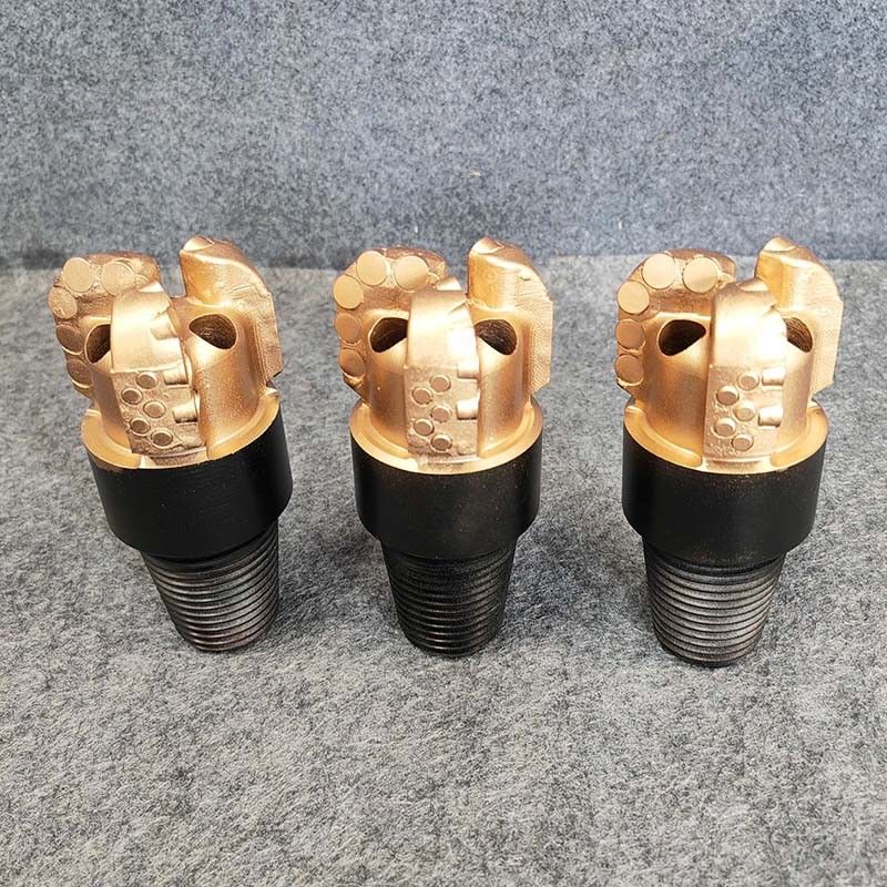 89-3 Çelik gövde yapısı PDC Bits Teknolojisi, düşük aşındırıcılık ile yumuşak ve orta kalınlıklı kayalık dizileri için